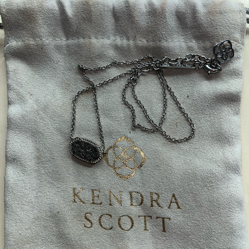 Kendra Scott necklace